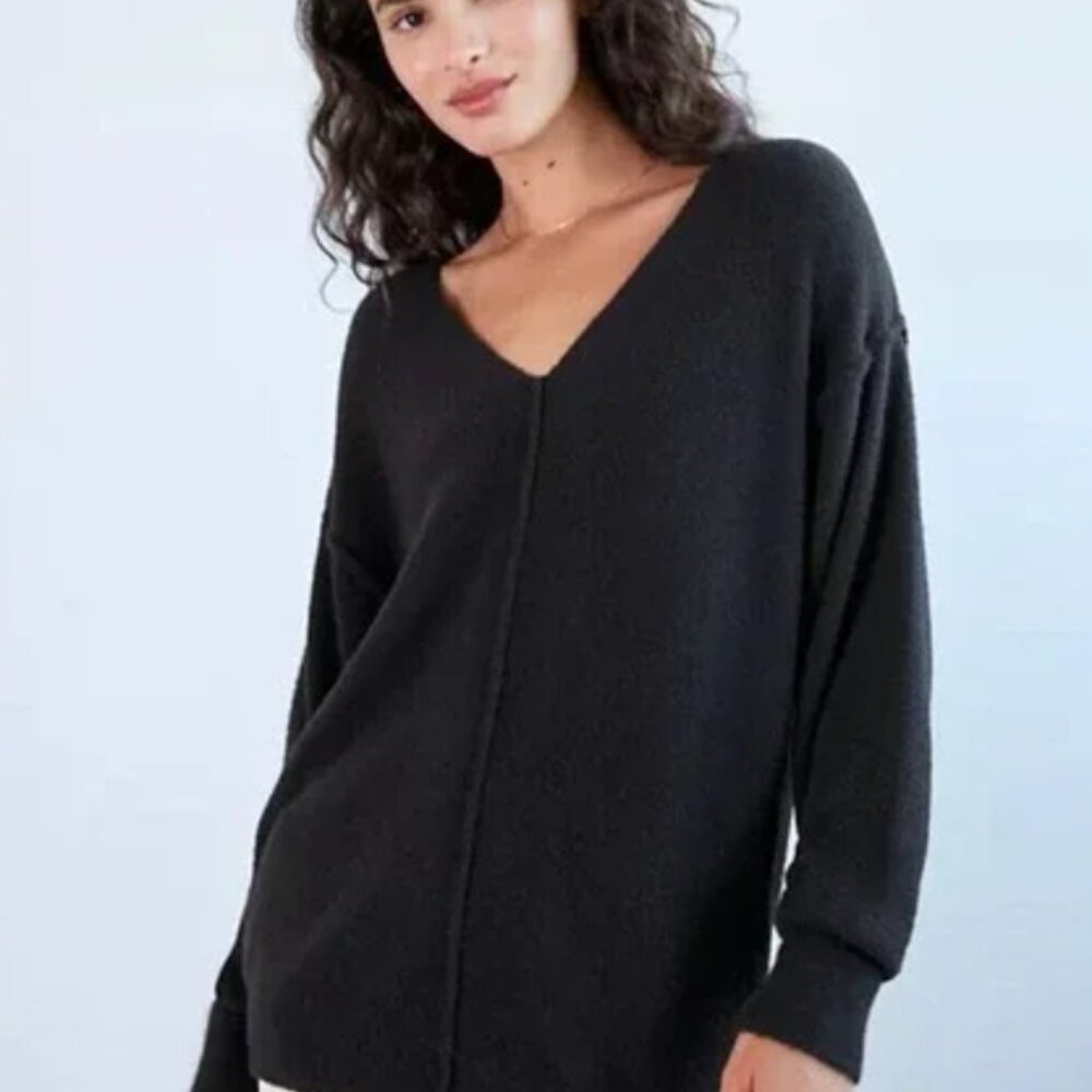 Aritzia Wilfred Hush Knit V Neck Sweater Black Soft
